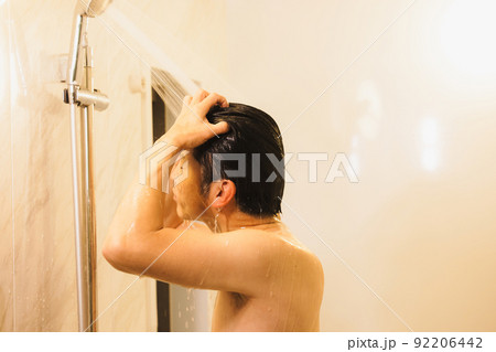 ミドル男性 バスタイム ミドル男性 バスタイム 92206442