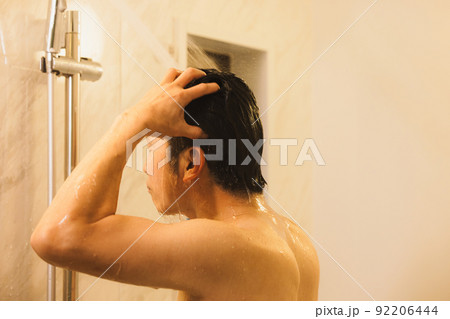 ミドル男性 バスタイム ミドル男性 バスタイム 92206444