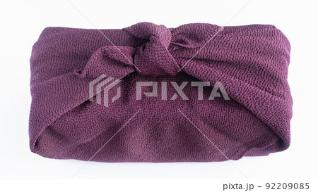 風呂敷で包まれた贈り物・お弁当 イメージ 風呂敷で包まれた贈り物・お弁当 イメージ 92209085