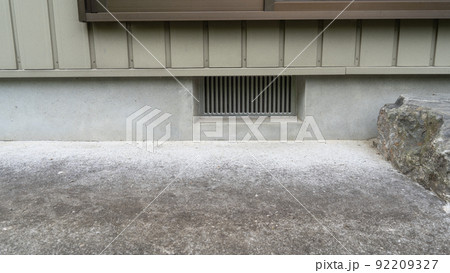 日本家屋台の床下換気口 92209327