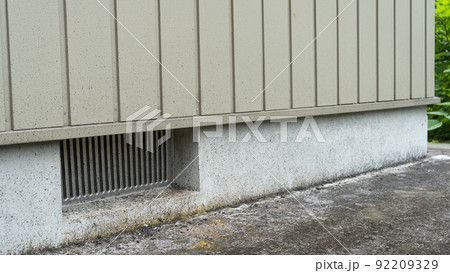 日本家屋台の床下換気口 92209329