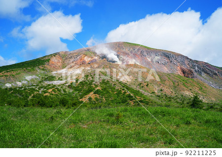 福島県福島市 浄土平から見る一切経山の噴煙 92211225