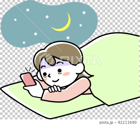 寝ながらスマホを見る若い女性 92211690