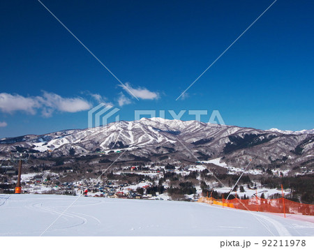 ひるがの高原スキー場から大日ヶ岳と高鷲スノーパークを望む ひるがの高原スキー場から大日ヶ岳と高鷲スノーパークを望む 92211978