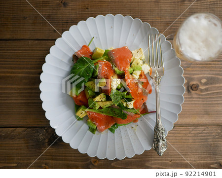 スモークサーモンのサラダ 俯瞰 スモークサーモンのサラダ 俯瞰 92214901