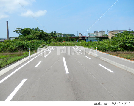 土地の収用ができず道路が寸断された未開通の道路 土地の収用ができず道路が寸断された未開通の道路 92217914