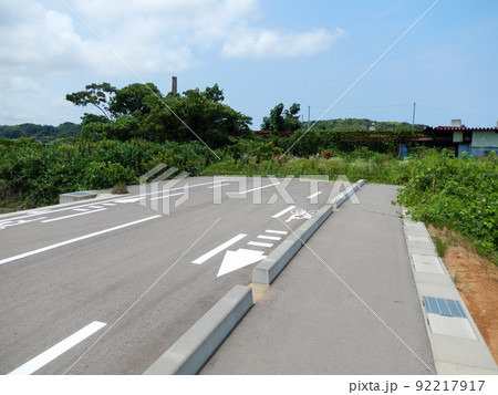 土地の収用ができず道路が寸断された未開通の道路 92217917