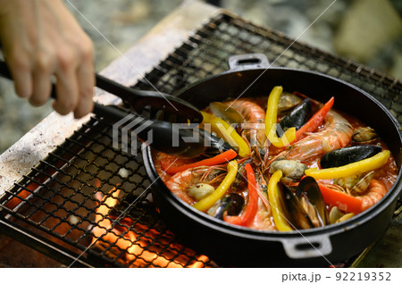 BBQのパエリア 作り方 BBQのパエリア 作り方 92219352