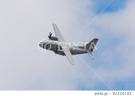 イタリア空軍C-27Jスパルタン輸送機旋回 92220185