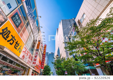 日本の東京都市景観 BA.5感染爆発…行動制限はないが…。エスプラナード赤坂通りは…=7月1日 日本の東京都市景観 BA.5感染爆発…行動制限はないが…。エスプラナード赤坂通りは…=7月1日 92220926