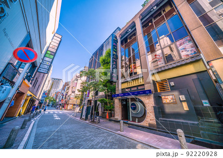 日本の東京都市景観 BA.5感染爆発…行動制限はないが…。エスプラナード赤坂通りは…＝7月1日 92220928