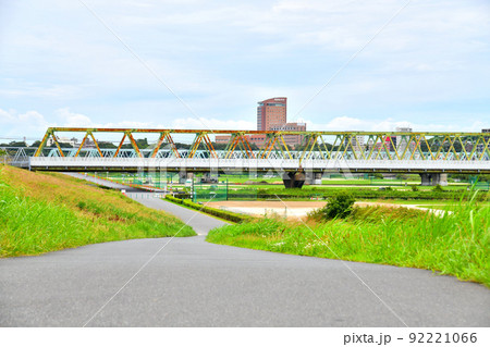 江戸川グラウンド越しに和洋女子大学、千葉商科大学方面を望む(千葉県市川市)【2022.7】 92221066