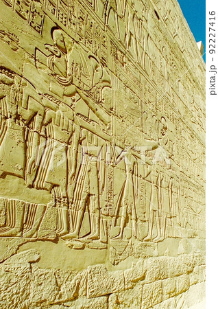 【 エジプト壁画彫刻 】　石灰岩断片　コレクター放出　　I0831J エジプトの遺跡の壁の彫刻の写真素材 [92227416] - PIXTA