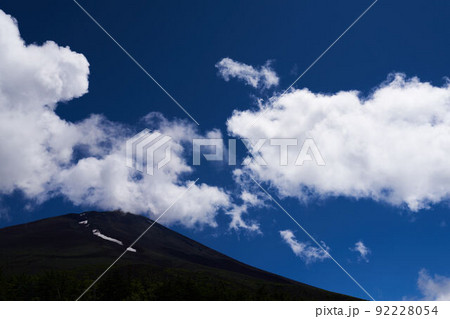 五合目より望む 初夏の富士山 五合目より望む 初夏の富士山 92228054