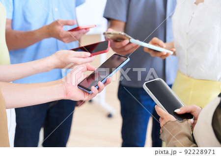 スマホ 大人数 集団 情報 連絡先 交換 共有 アプリ オンライン スマホ 大人数 集団 情報 連絡先 交換 共有 アプリ オンライン 92228971