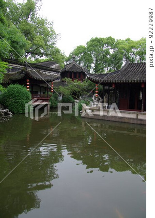 中国 蘇州の古典庭園 同里地区 退思園の光景 蘇州古典園林 世界遺産の中国式庭園 中国 蘇州の古典庭園 同里地区 退思園の光景 蘇州古典園林 世界遺産の中国式庭園 92229987