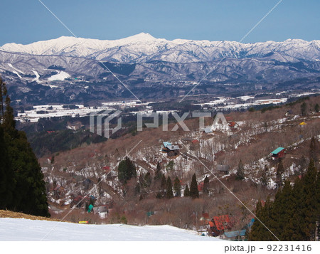 ゲレンデの鷲ヶ岳スキー場に隣接する別荘群 92231416