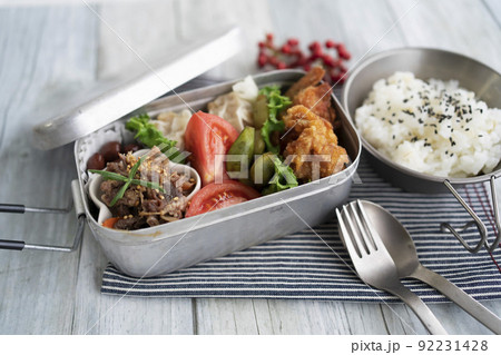 おしゃれなメスティンの唐揚げ弁当 92231428