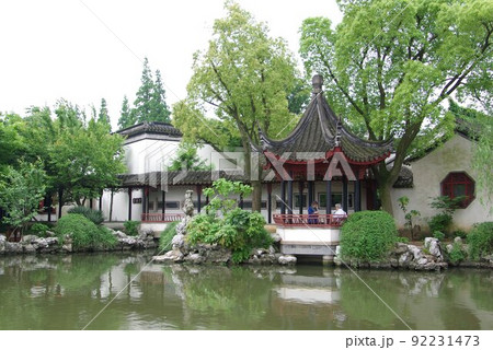 中国　蘇州の古典庭園　同里古鎮　珍珠塔景園の光景　蘇州古典園林　近代作庭の中国式庭園 92231473