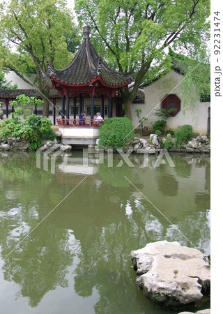 中国 蘇州の古典庭園 同里古鎮 珍珠塔景園の光景 蘇州古典園林 近代作庭の中国式庭園 中国 蘇州の古典庭園 同里古鎮 珍珠塔景園の光景 蘇州古典園林 近代作庭の中国式庭園 92231474