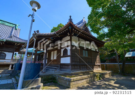 東京都葛飾区柴又7丁目の帝釈天(題経寺)の釈迦堂を側面から見る 92231515