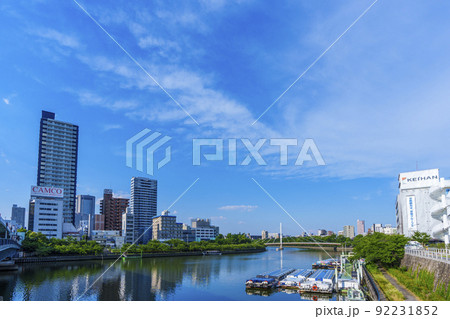 天満橋から大川の風景 夏 新緑の季節【大阪市 天満】 天満橋から大川の風景 夏 新緑の季節【大阪市 天満】 92231852