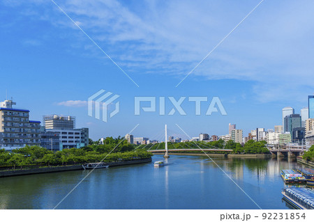 天満橋から大川の風景 夏 新緑の季節【大阪市 天満】 天満橋から大川の風景 夏 新緑の季節【大阪市 天満】 92231854