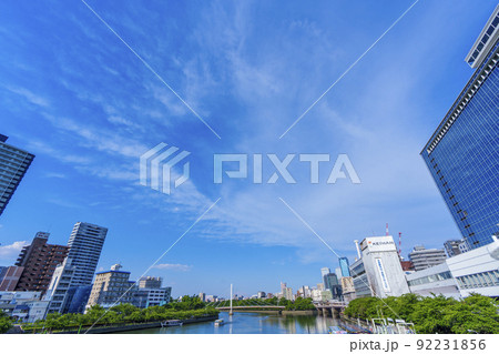 天満橋から大川の風景　夏　新緑の季節【大阪市　天満】 92231856
