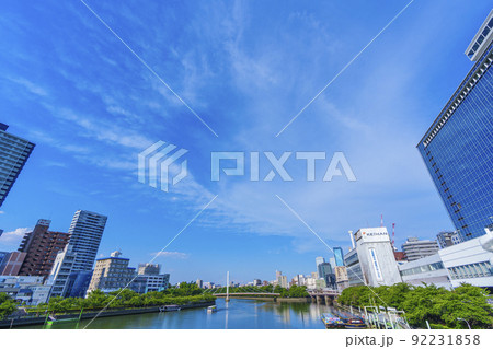 天満橋から大川の風景　夏　新緑の季節【大阪市　天満】 92231858