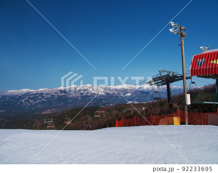 鷲ヶ岳スキー場　クワッドリフト山頂駅から大日ヶ岳方面の眺め 92233695