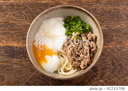 牛とろ玉ぶっかけうどん 牛とろ玉ぶっかけうどん 92233706