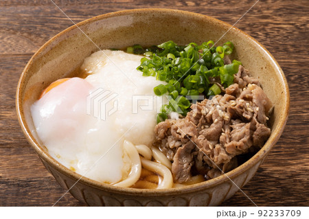 牛とろ玉ぶっかけうどん 牛とろ玉ぶっかけうどん 92233709