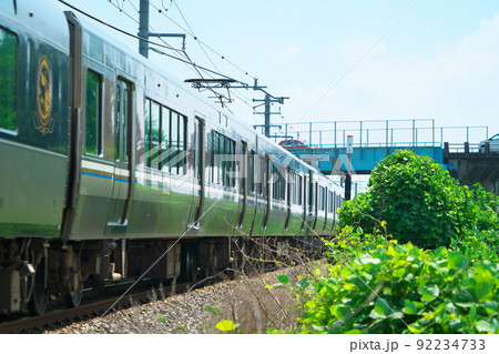 瀬戸大橋線単線区間を高松方面へ向かう快速マリンライナー18号1　岡山県岡山市南区 92234733