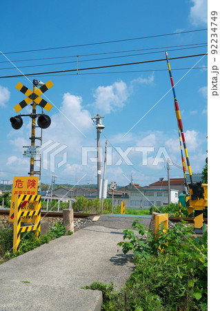 瀬戸大橋線単線区間にある第二寛川踏切と夏の青空4　岡山県岡山市南区 92234749