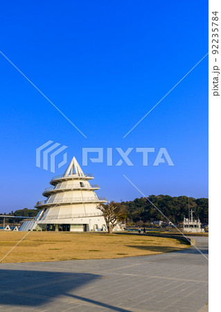 三角港フェリーターミナル「青空と港景色」 92235784