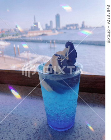 青いソフトクリームとソーダ 青いソフトクリームとソーダ 92235843