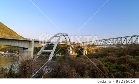 天草1号橋「(左)新1号橋と(右)旧1号橋」「青空と港周辺景色」 92236014