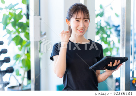 ジムのインストラクター ジムのインストラクター 92236231