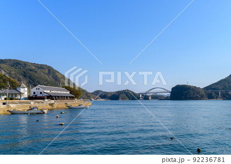 三角西港公園から観る天草1号橋と周辺景色 青空と光芒景色 三角西港公園から観る天草1号橋と周辺景色 青空と光芒景色 92236781