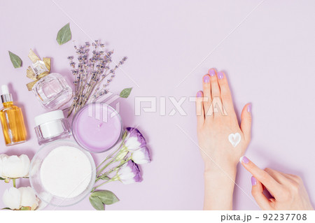 Woman hand with sample of cosmetic cream 92237708