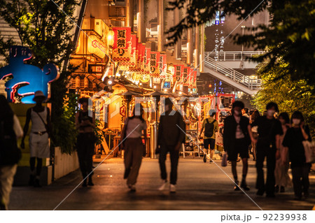 日本の東京都市景観 15万超全国過去最多。BA.5超速感染爆発…行動制限なし・渋谷横丁＝7月20日 92239938