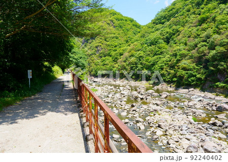 新緑のJR福知山線廃船敷ハイキングコース（兵庫県西宮市） 92240402