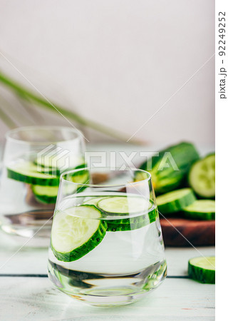 Infused water with sliced cucumber 92249252