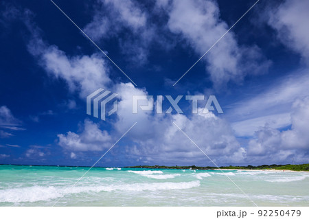 沖縄県宮古島 夏の風景 渡口の浜 沖縄県宮古島 夏の風景 渡口の浜 92250479