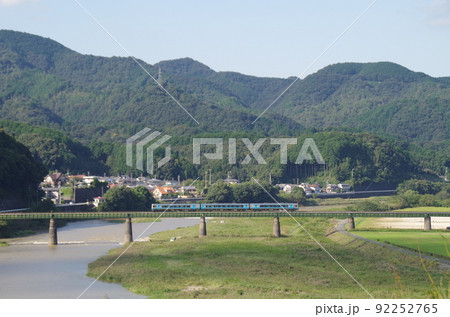予讃線 肱川を渡る特急宇和海 92252765