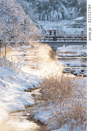 三朝温泉 の雪景色 92252784