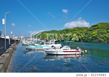 【伊勢志摩の漁村風景 (浜島港)】 三重県志摩市浜島町浜島 【伊勢志摩の漁村風景 (浜島港)】 三重県志摩市浜島町浜島 92254683
