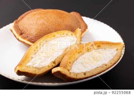 どら焼き (生クリームチーズ) どら焼き (生クリームチーズ) 92255068