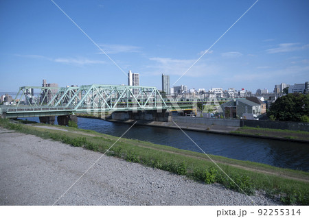赤羽北にある荒川橋梁と新河岸側橋梁 92255314