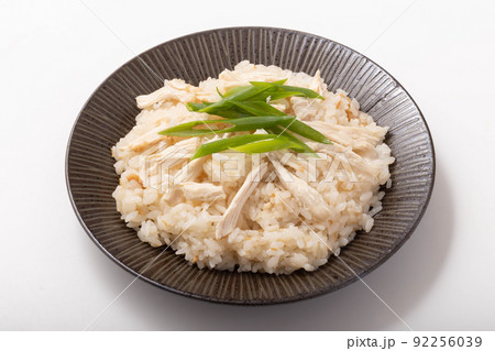 鶏肉飯 台湾風の蒸し鶏入り混ぜご飯 (チーローファン・ジーローハン・ジーローファン) 鶏肉飯 台湾風の蒸し鶏入り混ぜご飯 (チーローファン・ジーローハン・ジーローファン) 92256039
